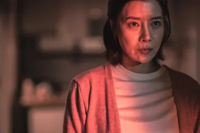 [BIFAN] 익숙한 문법 속에서도 빛나는 '고인아파트'만의 세련된 점프스케어