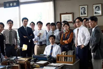 [기획] 추석 극장가 흥행 예고하는 '암살자(들)' 중장년 관객 사로잡을까