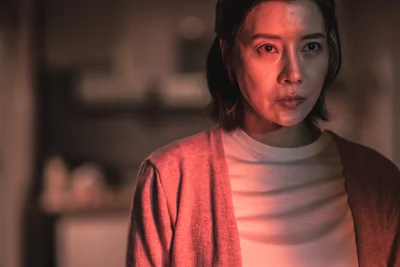 [BIFAN] 익숙한 문법 속에서도 빛나는 '고인아파트'만의 세련된 점프스케어