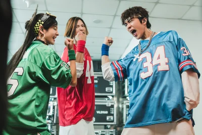 [리뷰+후기] '와일드 씽' 코미디 비전공자들이 빚어낸 뜻밖의 앙상블…쿠키 영상은?