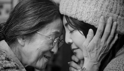 [28회 SIWFF] '아카시' 밴쿠버의 이방인, 고향의 낯선 평온을 마주하다