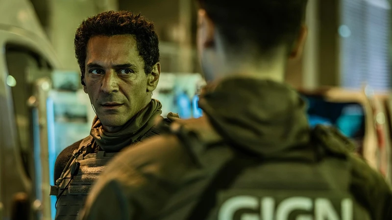 [리뷰+후기] 'GIGN: 엘리트 포스' 액션·감성 두 마리 토끼 잡으려다…진부한 통속극